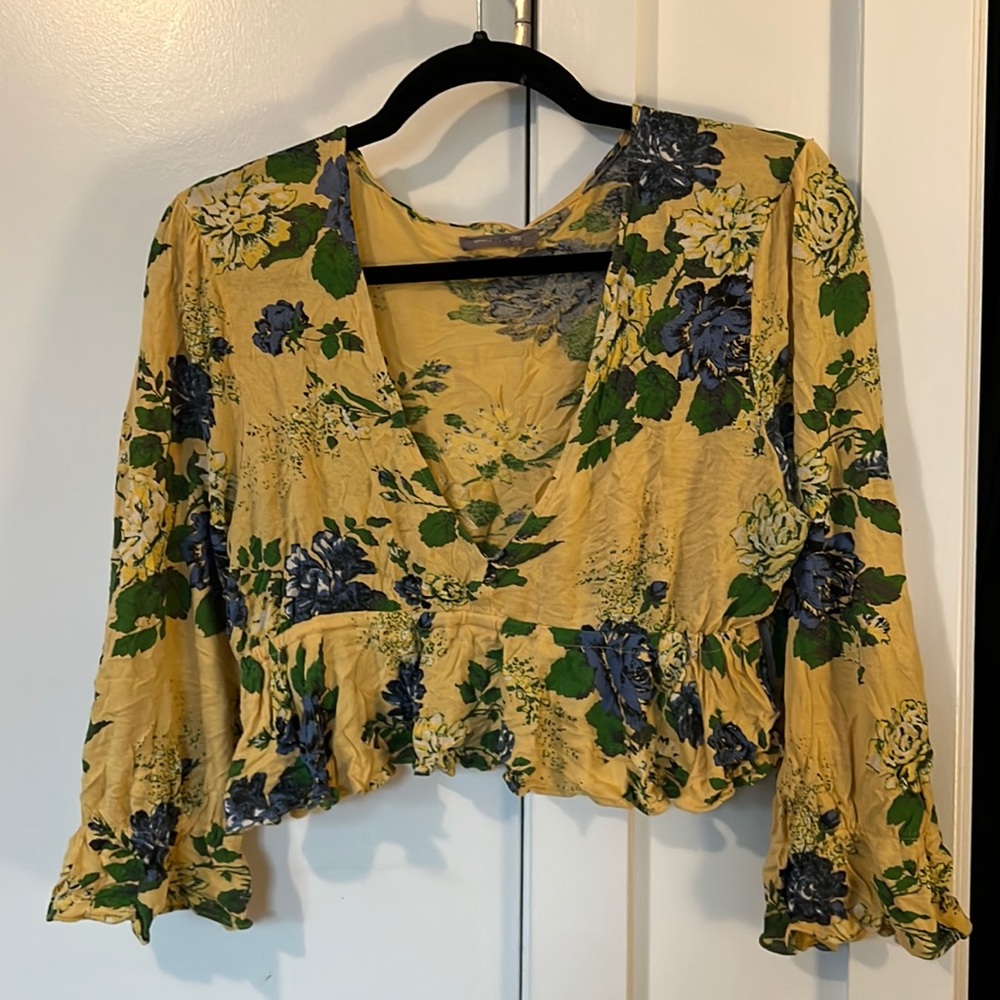 UO Urban Outfitters Yellow Floral Crop Blouse Size L